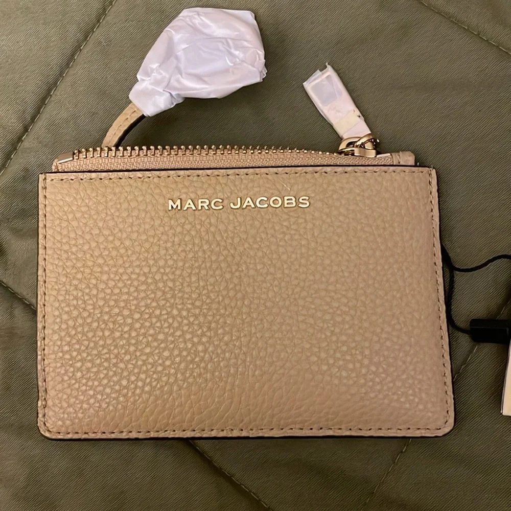 NWT MARC JACOBS credit card/ coin purse 
Size 5”w  x 3 3/4” H - Picture 2 of 8